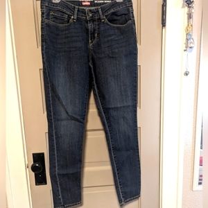 Levi's Denizen Size 6